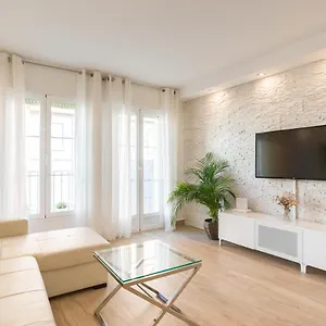 excelente-apartamento-en-centro-historico-malaga.hotelsinnerja.org/
